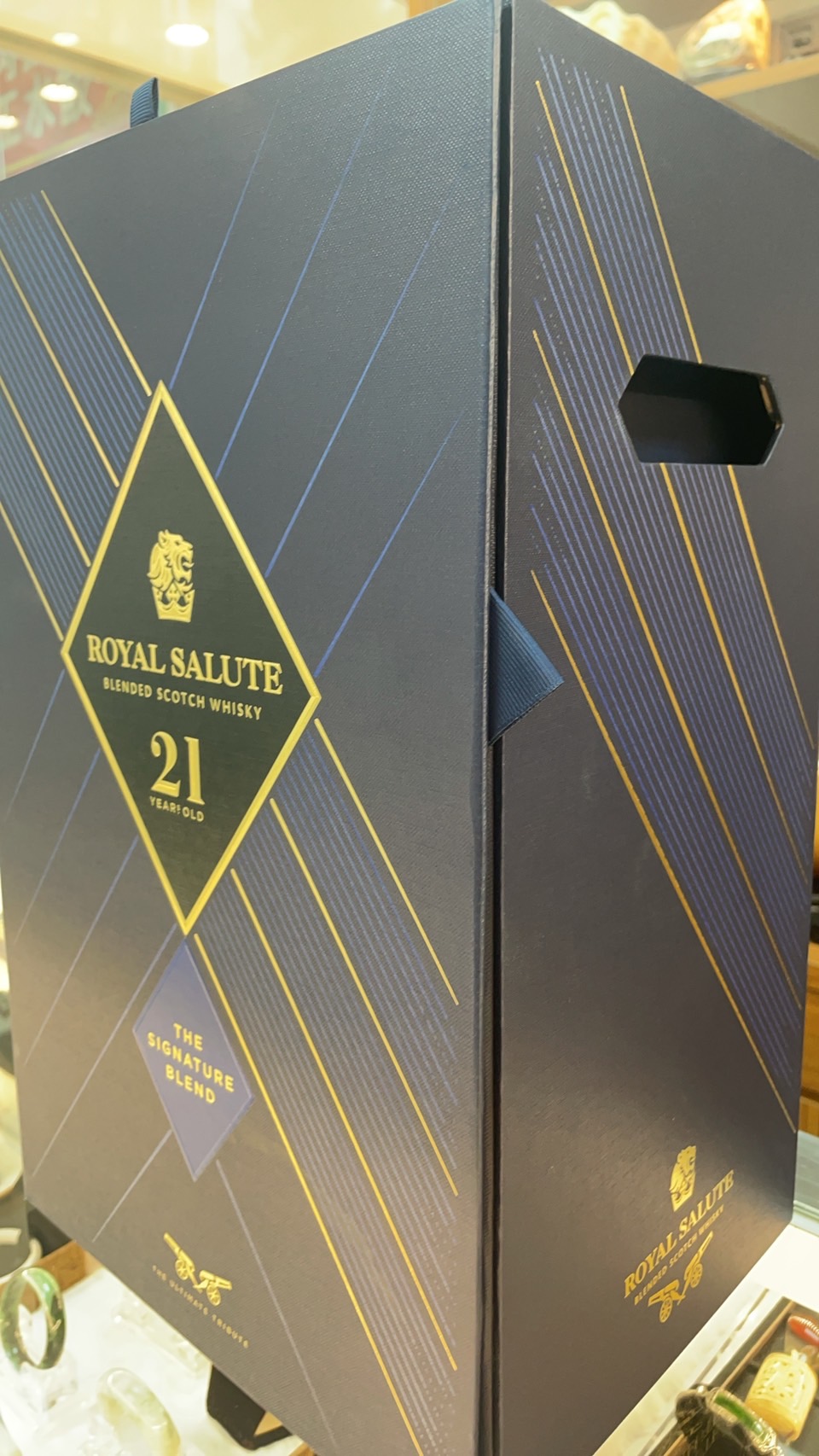 收購各式老酒：金門酒、瓷瓶酒、馬祖酒、白蘭地、威士忌、洋酒等，專人到府，立即來電！